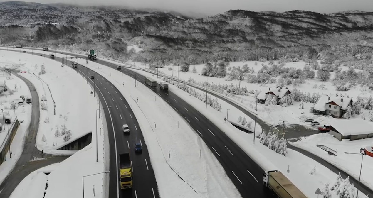 Anadolu Otoyolu’nun Bolu Dağı geçişi bazı saatlerde trafiğe kapanıyor